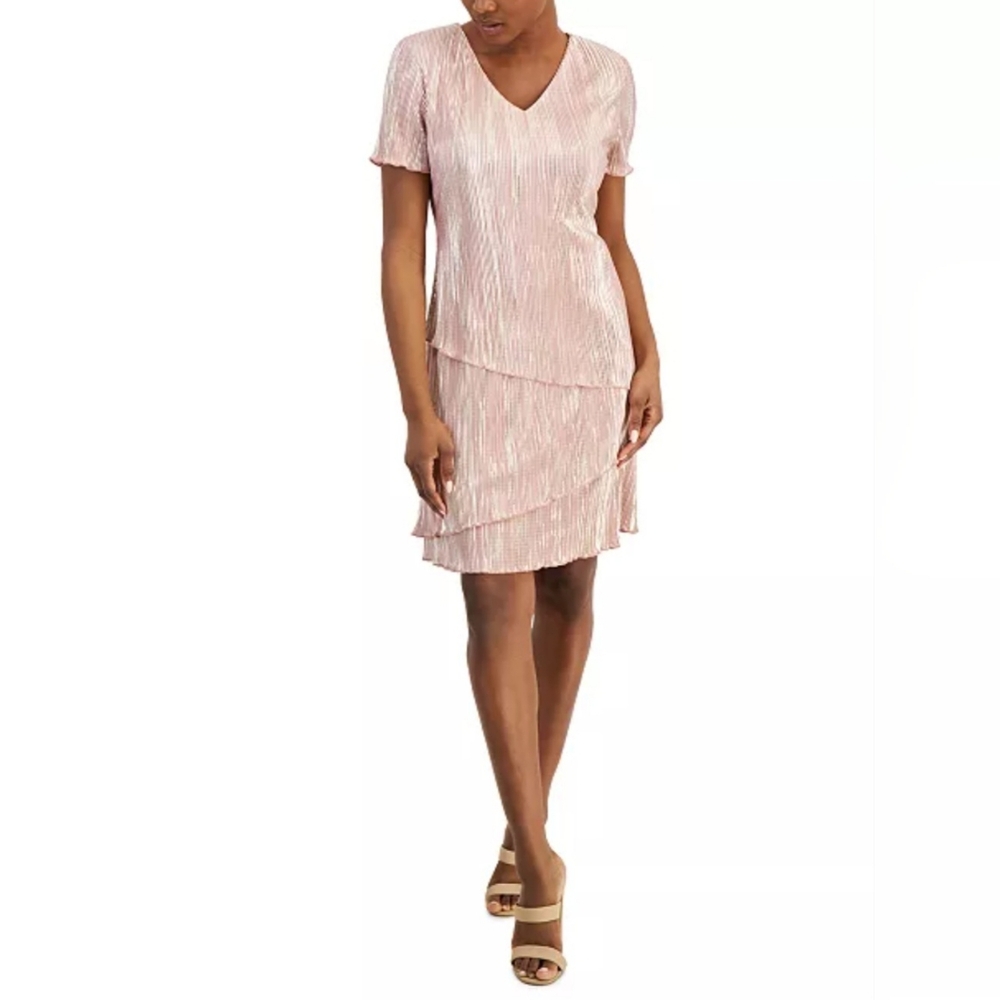 Women's Clothing (689)